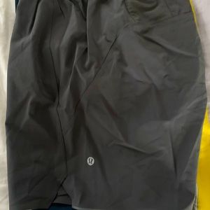 Lululemon surge 5 inch inseam men’s Large in Gray